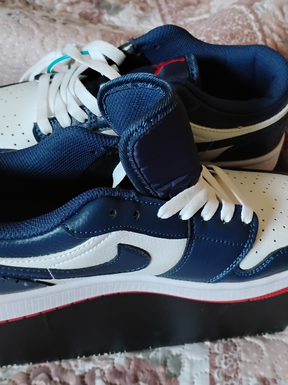 Nike Men’s Low Top Sneakers Navy White Red Sole - Picture 3 of 6